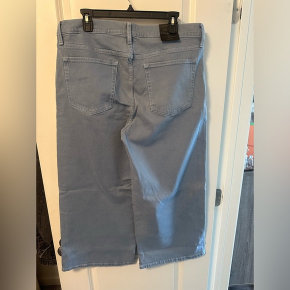 NWT: Banana Republic Wide Leg Crop Jeans - Picture 2 of 8